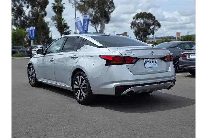 $16500 : Nissan Altima 2019 2.5 SL 4d image 7
