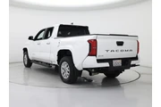 $37998 : Toyota Tacoma 2024 4x4 SR5 4 thumbnail