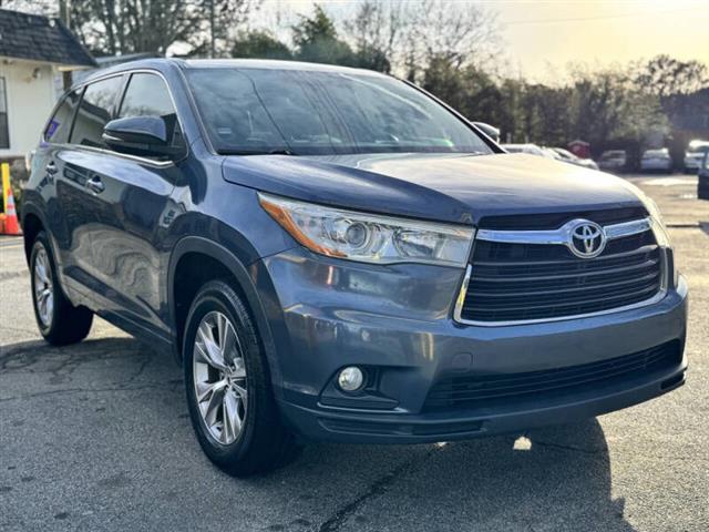 2016 Highlander LE image 4