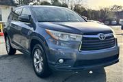 2016 Highlander LE thumbnail