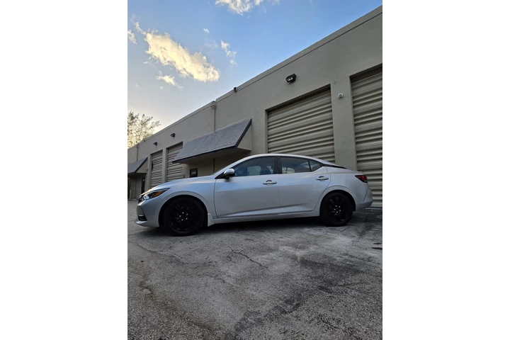 $12900 : Nissan Sentra S image 7
