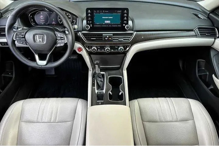$22729 : Honda Accord 2018 Touring 4d image 5