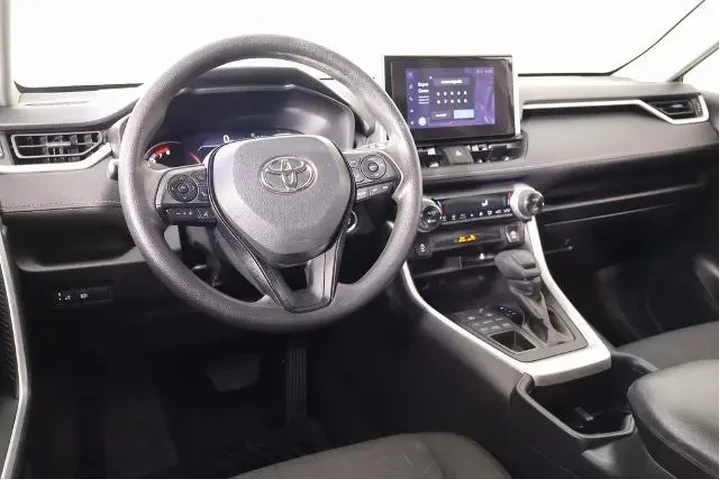 $26415 : Toyota RAV4 2023 AWD XLE 4dr image 2