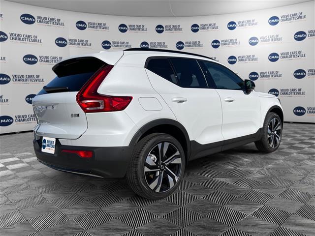 $51345 : PRE-OWNED 2024 VOLVO XC40 B5 image 5