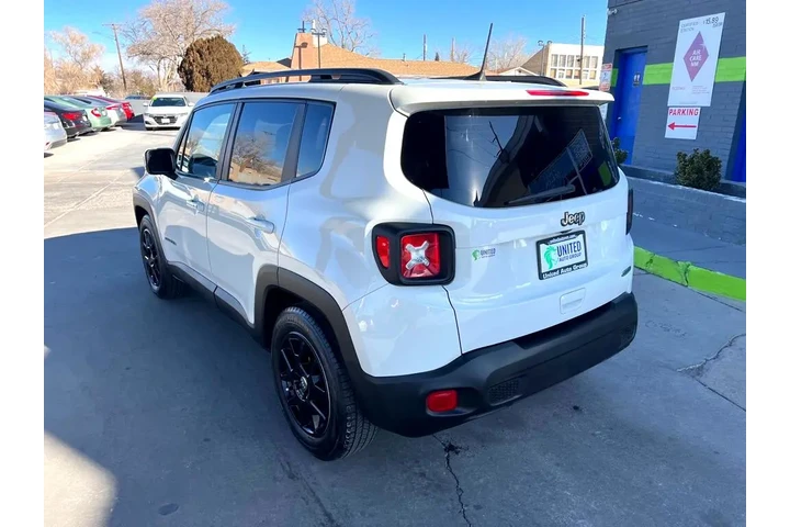 2021 Renegade Latitude image 7