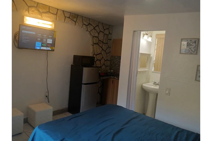 $1000 : EFFICENCE .MIAMI GARDENS image 1