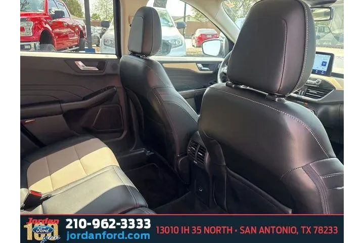 $23119 : Ford Escape 2022 AWD Titaniu image 9