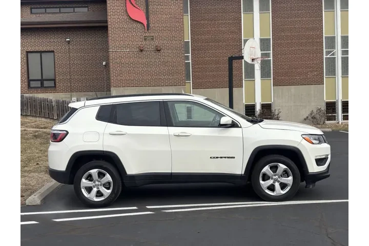 $8999 : 2020 Compass Latitude image 5