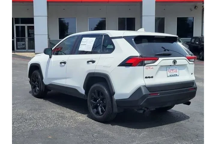$29800 : Toyota RAV4 2024 LE 4dr SUV image 5