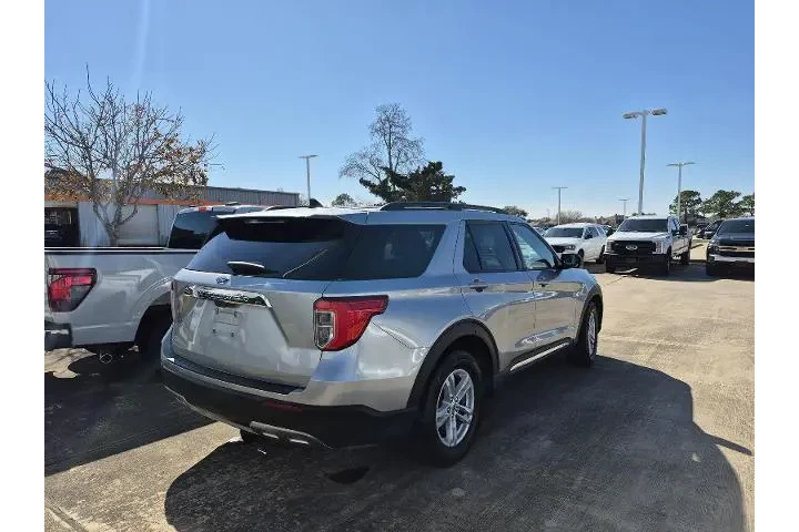$29591 : Ford Explorer 2023 XLT 4dr S image 3