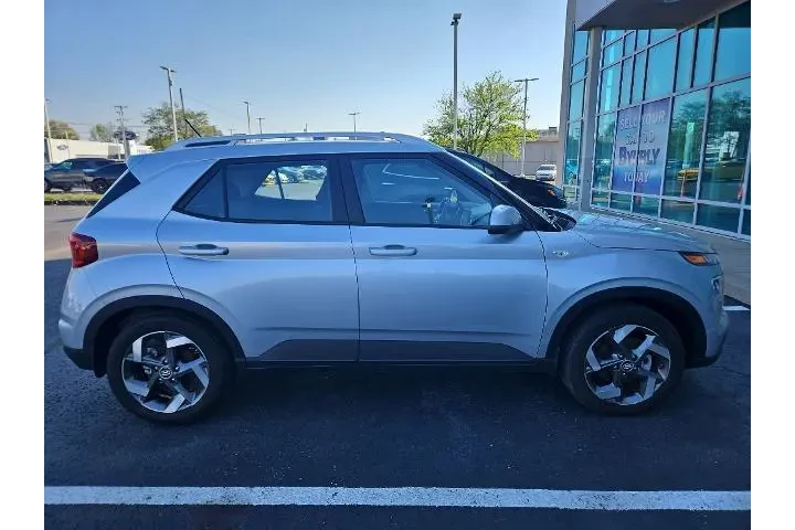 $18457 : Hyundai VENUE 2023 SEL 4dr C image 8