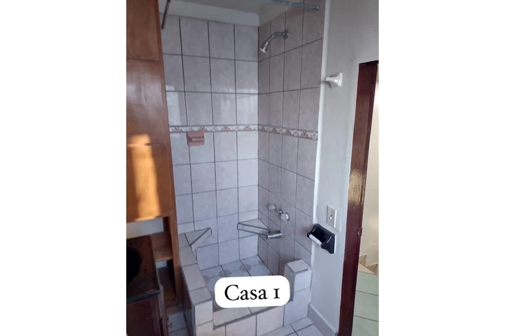 $650 : Casa 2rec 2baños serca garita image 5