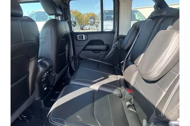 $31700 : Jeep Wrangler Unlimited 2021 image 10