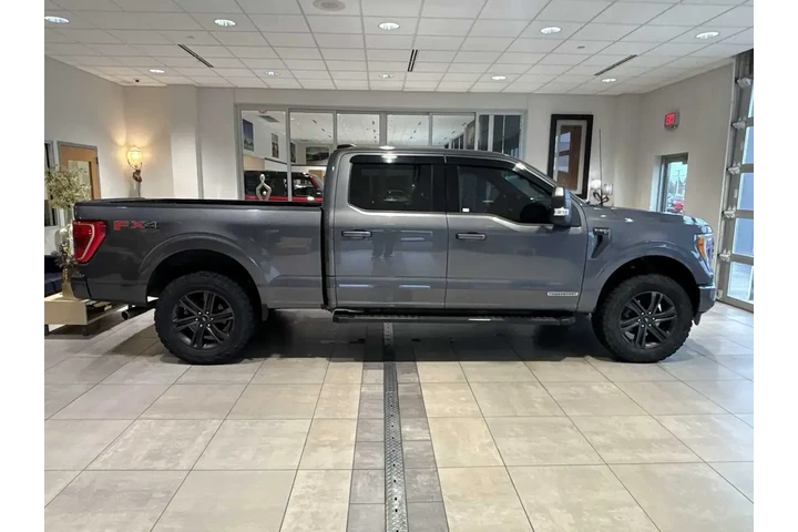 $37939 : Ford F-150 2022 4x4 XLT 4dr image 2