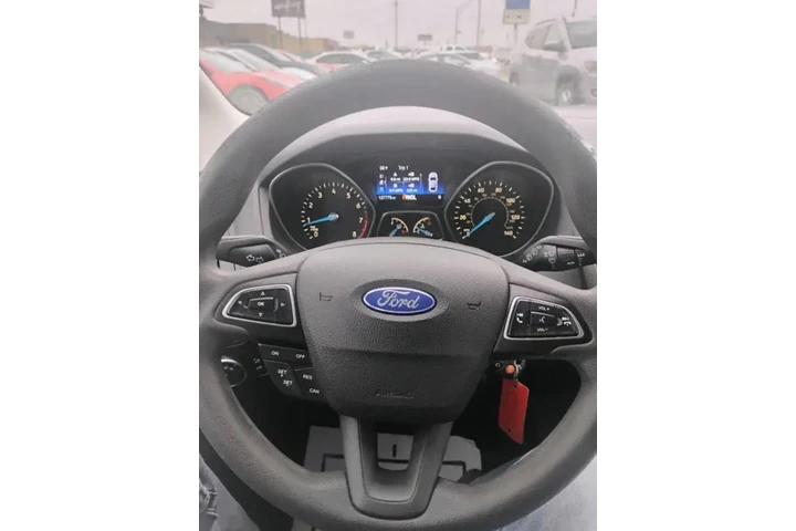 $8350 : 2016 Focus SE image 8