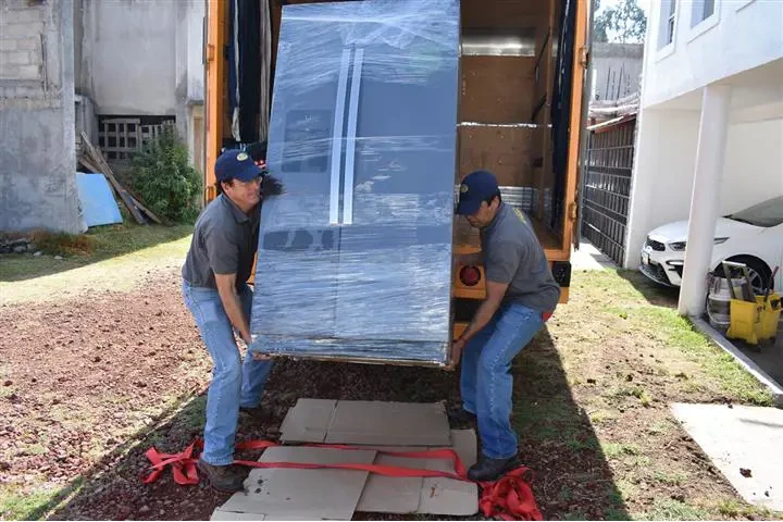 MOVING / MUDANZAS image 5