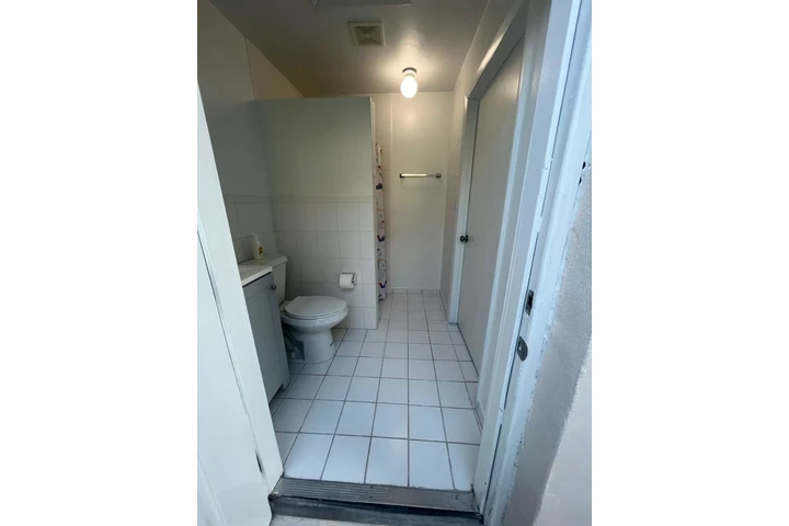 $1350 : Rento Efficiency Amueblado. image 7