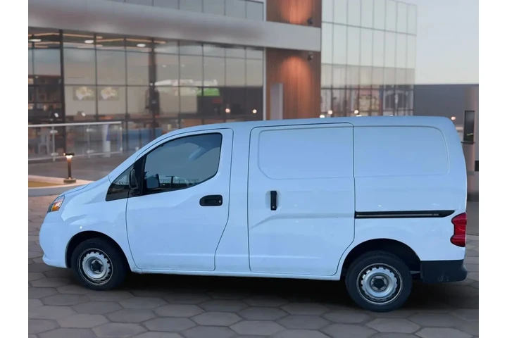 $7999 : 2020 NV200 image 2