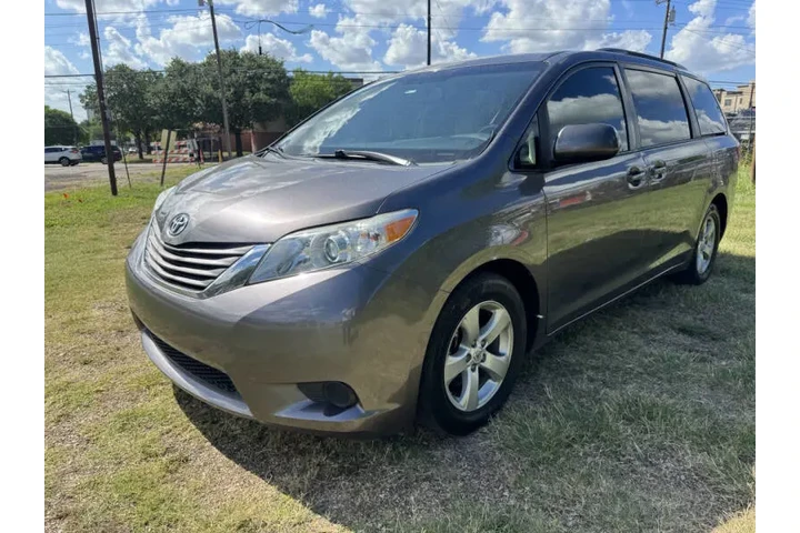 $9995 : 2015 Sienna image 1