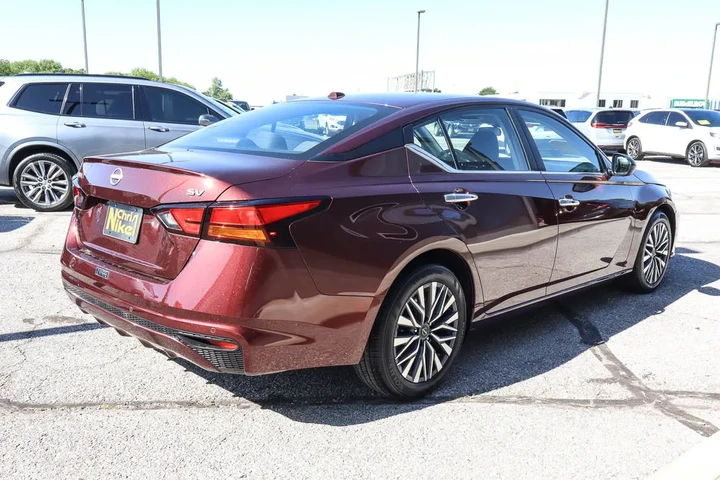 $20587 : 2024 Altima 2.5 SV Sedan image 4