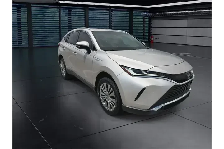 $27388 : Toyota Venza 2021 AWD XLE 4d image 2