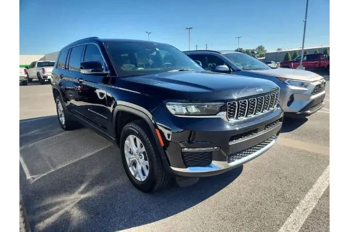 $30795 : Jeep Grand Cherokee L 2023 4 image 1
