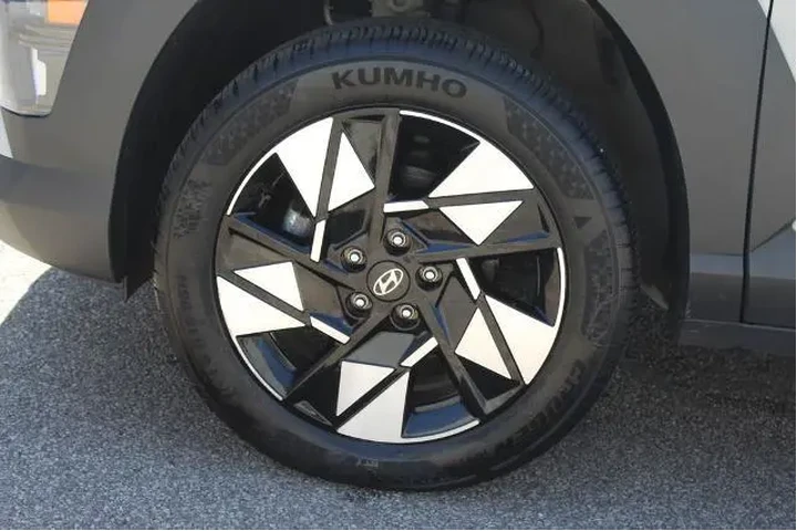 $23998 : Hyundai KONA 2024 AWD SEL 4d image 9