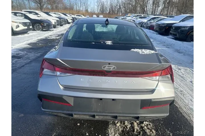 $18903 : Hyundai ELANTRA 2025 SE 4dr image 10