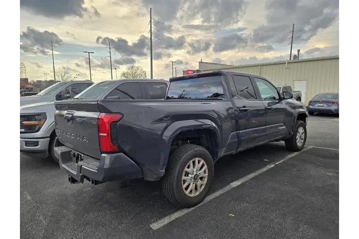 $33611 : Toyota Tacoma 2024 4x2 SR5 4 image 4