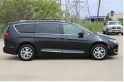 $16545 : Chrysler Pacifica 2019 Touri thumbnail