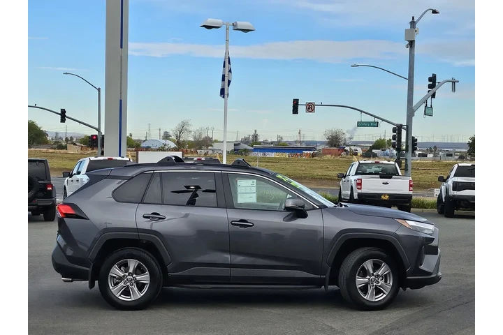 $36000 : Toyota RAV4 2025 AWD XLE 4dr image 3