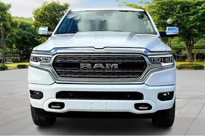 $32390 : Ram 1500 2020 4x4 Limited 4d image 3