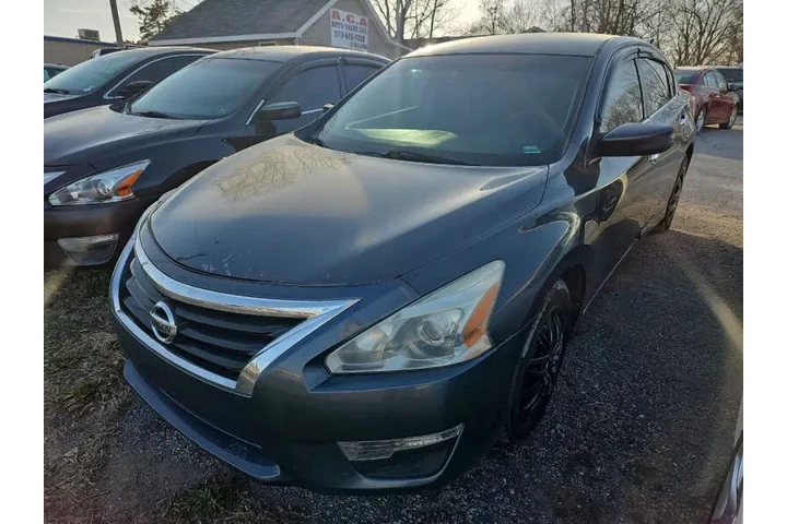 $6000 : 2013 Altima 2.5 S image 3