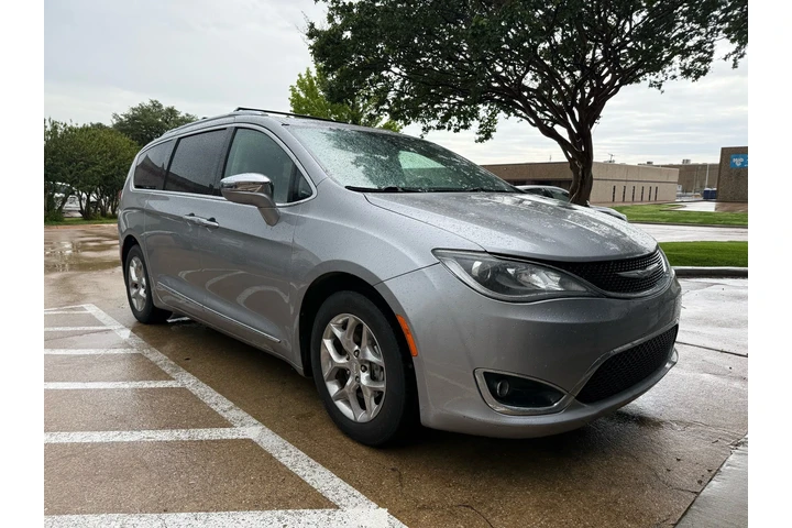 $11990 : 2018 Pacifica Limited image 2