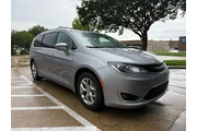 $11990 : 2018 Pacifica Limited thumbnail