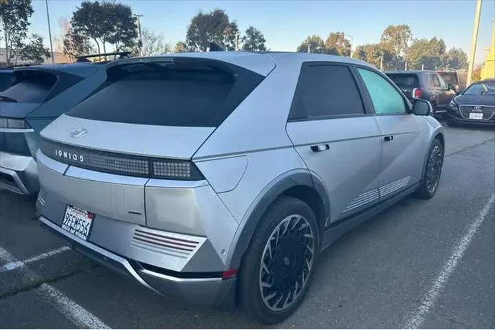 $28990 : Hyundai IONIQ 5 2023 AWD Lim image 3