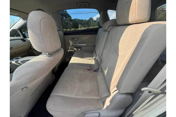$12500 : 2013 Prius v Five image 10