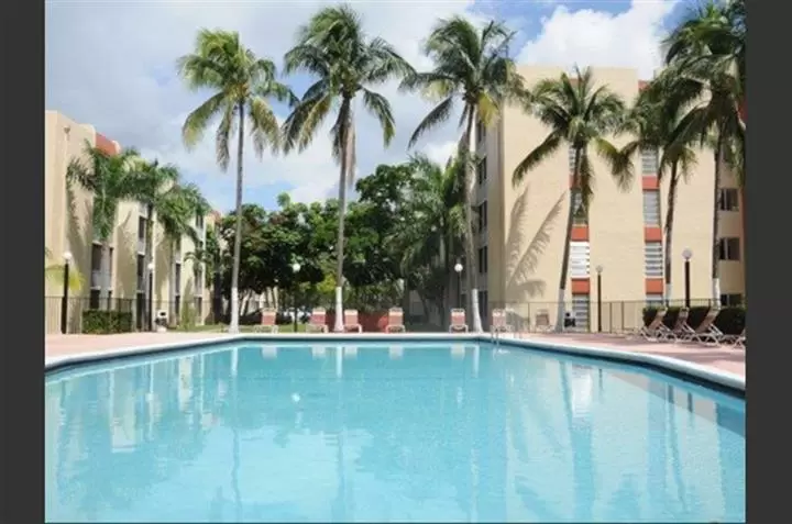 $2440 : WestChester  Miami image 4