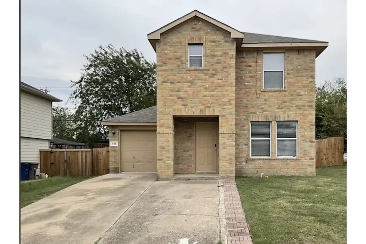 $1300 : Low income single family house image 4