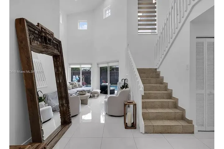 $2560 : HOUSE AVAILABLE IN MIAMI FL image 10