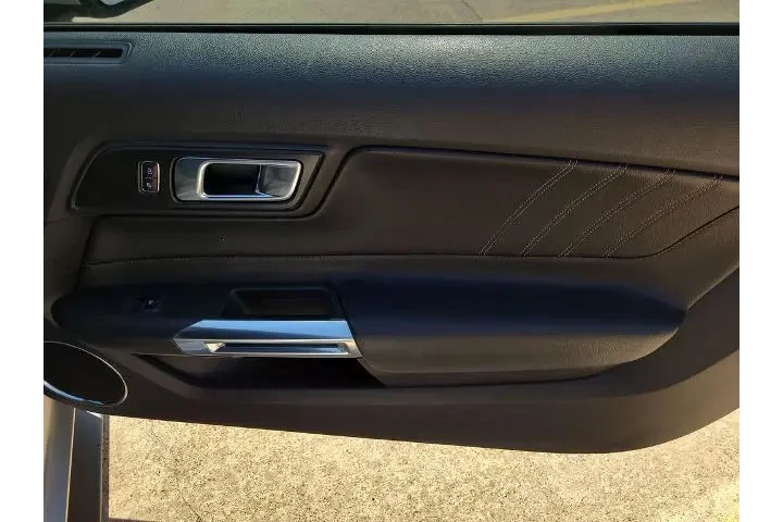 $18577 : Ford Mustang 2019 EcoBoost P image 8