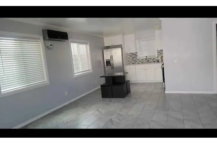 $2500 : Casa en South Gate image 9