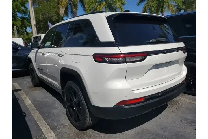 $26990 : Jeep Grand Cherokee 2023 4x2 image 4