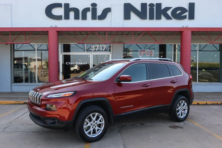 $15587 : 2017 Cherokee Latitude 4x4 image 1