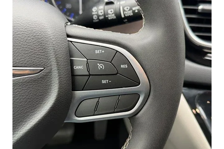 $20863 : Chrysler Voyager 2023 LX 4dr image 9