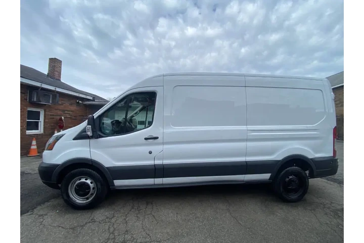 2017 Transit 250 image 5