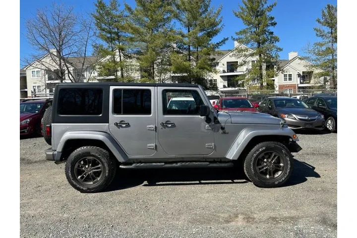 $16990 : 2016 Wrangler Unlimited Sahara image 9