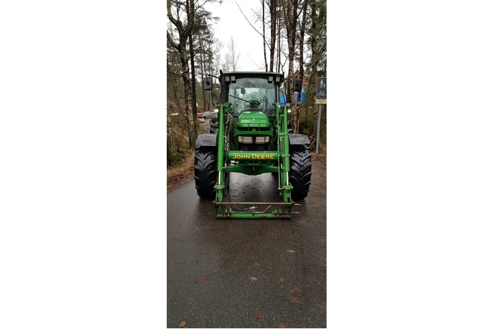 $9000 : Tractor John Deere 5820 image 3
