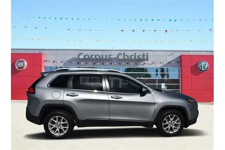 2015 Cherokee Latitude image 9
