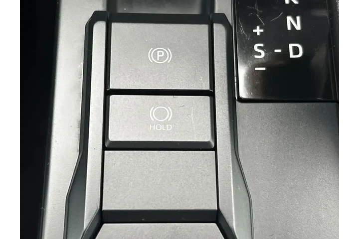 $35747 : Toyota Tacoma 2025 4x2 SR5 4 image 8